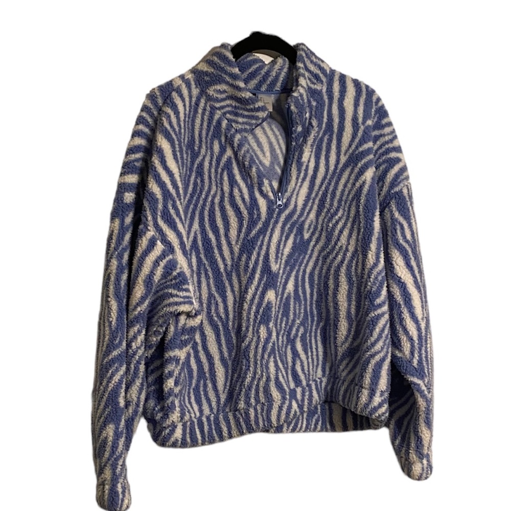 (NWOT) Divided H&M Light Blue & White Zebra Sweater. Size L